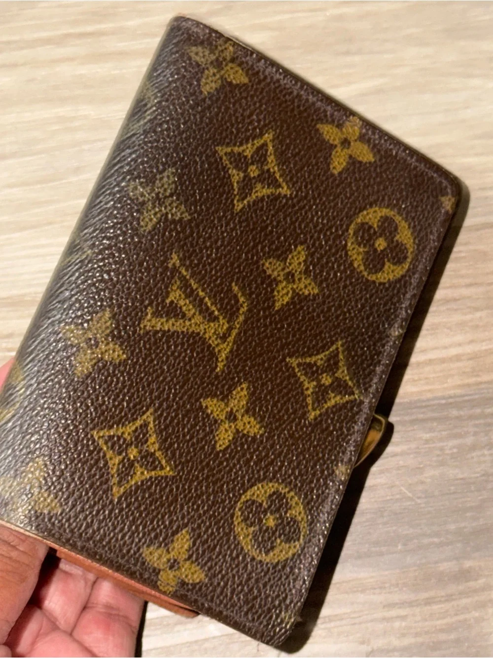 Louis Vuitton Monogram Kisslock Wallet- PRELOVED CONDITION
